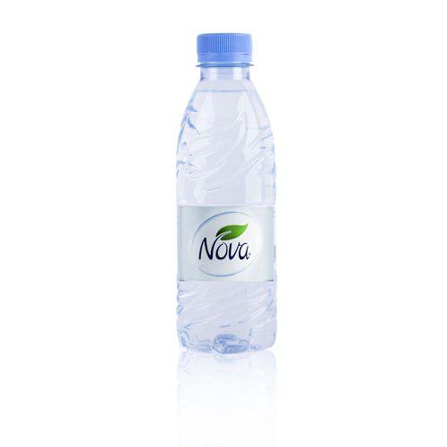 زجاجة مياه معدنية صغيرة